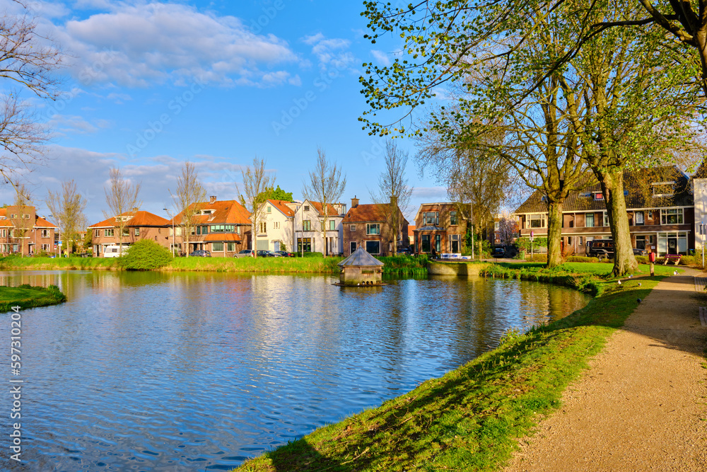 Obraz premium Culemborg, The Netherlands - April 25 2023. Triosingel canal in Dutch province of Gelderland on sunny spring day.