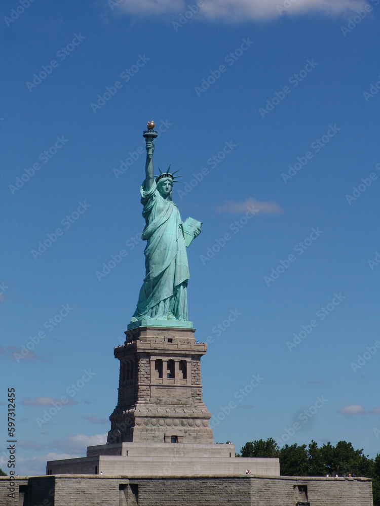 Fototapeta premium Statue of liberty on a sunny day NYC