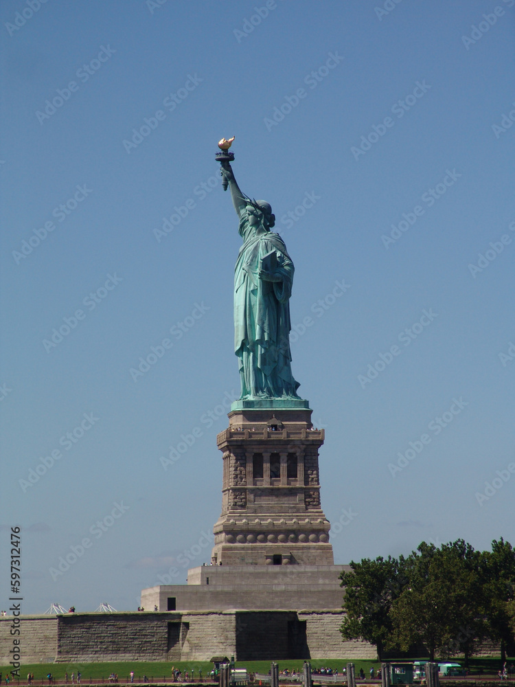 Fototapeta premium Statue of liberty on a sunny day NYC