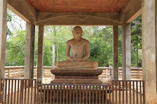 Foto Buddha Statue of Samadhi at Anuradhapura in Sri Lanka