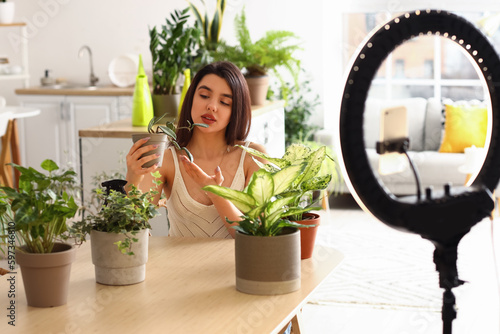 Female blogger with housepl...