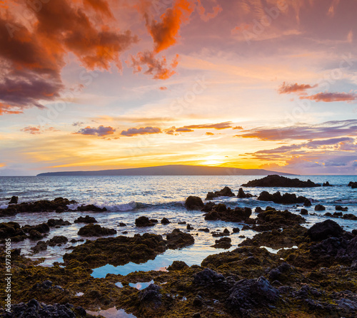 Sunset on Makena Beach With Kaho'olawe and Molokini on The Horizon, Makena Beach State Park, Maui, Hawaii, USA