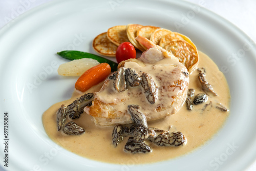 Famous and traditional chicken with morels © beatrice prève