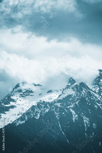 Luce della sera su alcune cime innevate dell'alta valle Gesso (Cuneo, Piemonte, Italia)