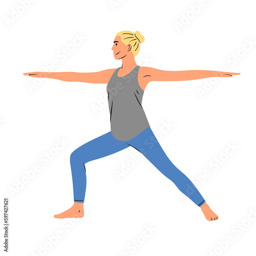 Jeune femme blonde qui fait une posture de yoga à la maison