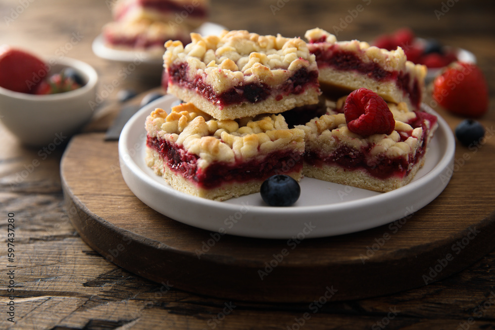 Homemade berry pie with streusel Homemade berry pie with streusel