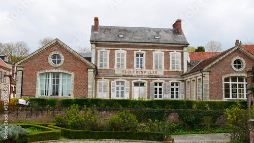 Ancienne école des filles du village de Long en Picardie dans le département de la Somme en France Europe