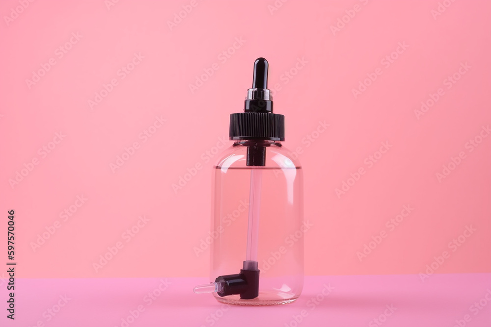 garrafa com seringa no fundo rosa - obrazy, fototapety, plakaty 