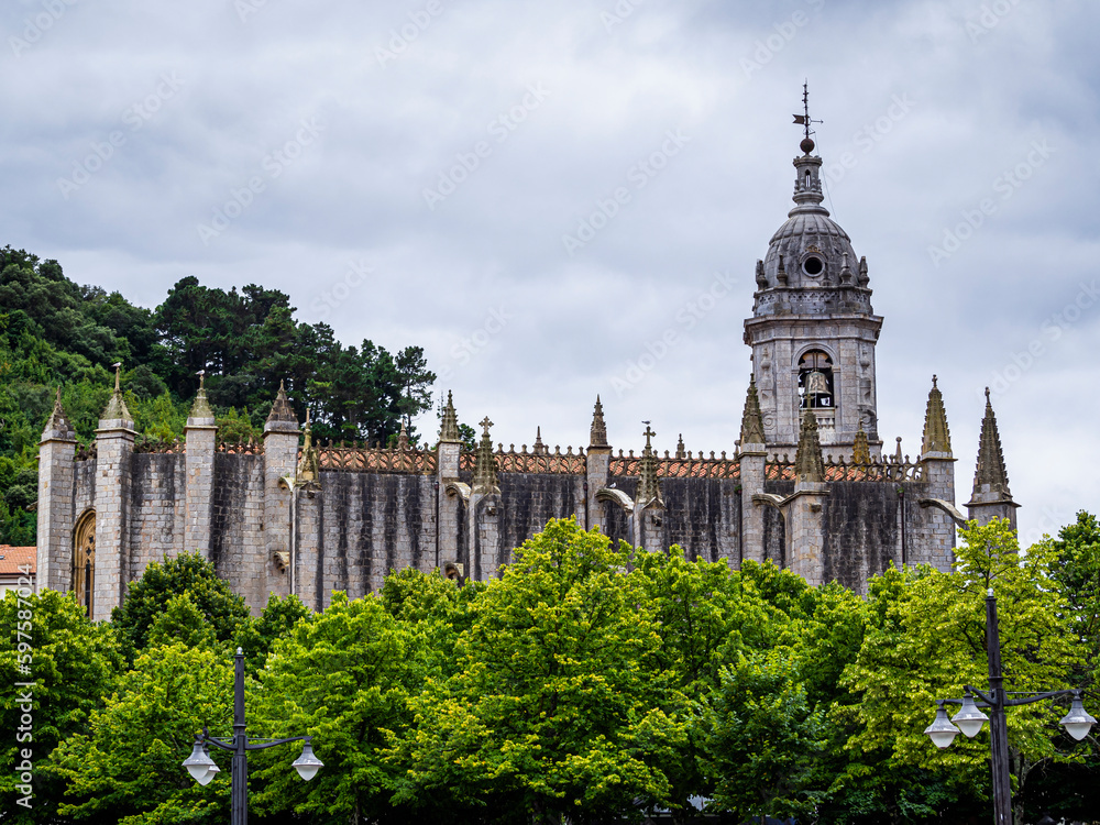 Obraz premium Basilica of the Assumption of Santa Maria, Lekeitio, Bizcaia, Euskadi, Spain