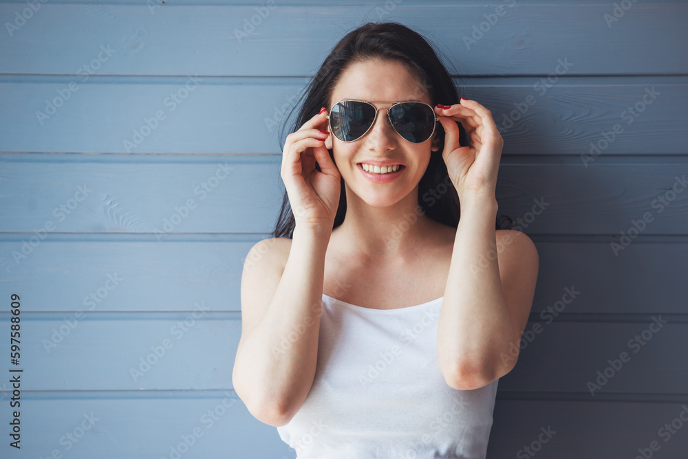 Attractive young woman Attractive young woman