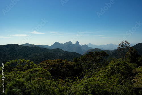 landscape with trees and mountains © Leonardo Araújo