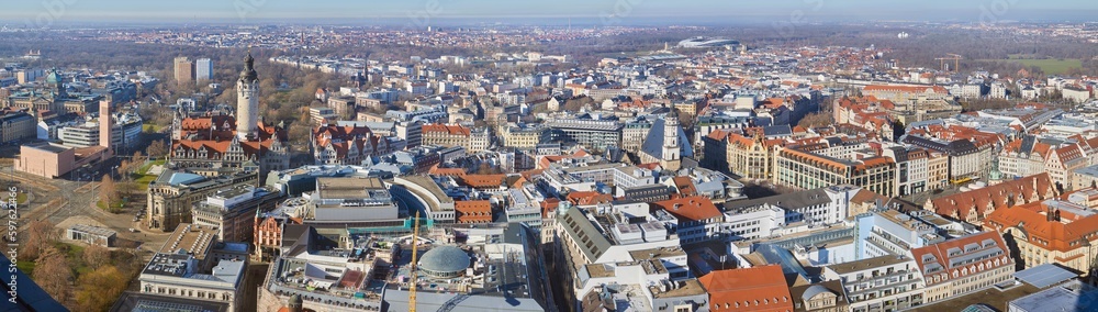 Panoramablick vom einem Hochhaus auf die Innenstadt von Leipzig.