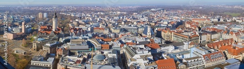 Panoramablick vom einem Hochhaus auf die Innenstadt von Leipzig.