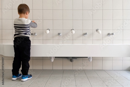 Hygiene et lavage des mains à l'école photo