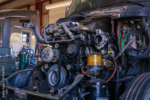 Obraz na płótnie A bustling truck maintenance shop, providing comprehensive truck wash services and expert repair solutions for both trucks and trailers. w salonie