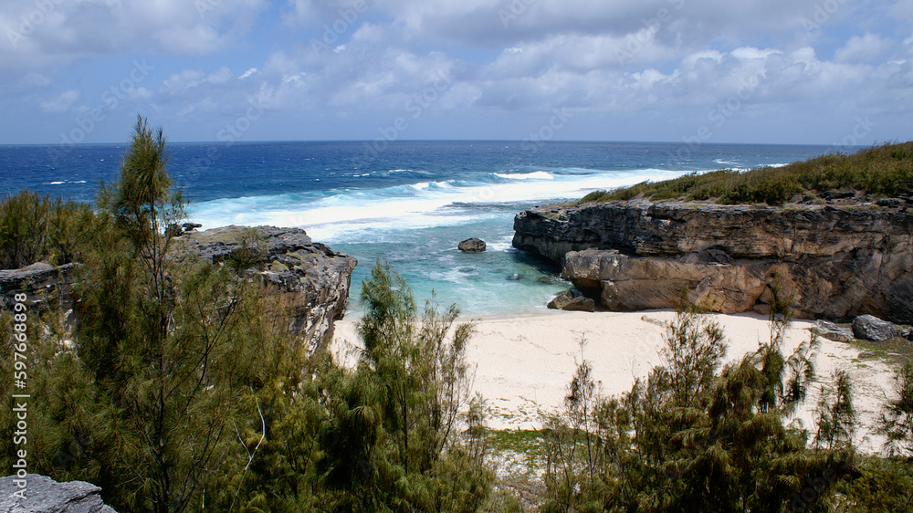 Paysage de l'île Rodrigues (Archipel des Mascareignes) dans l'océan Indien, surnommée « la Cendrillon des Mascareignes » Paysage de l'île Rodrigues (Archipel des Mascareignes) dans l'océan Indien, surnommée « la Cendrillon des Mascareignes »