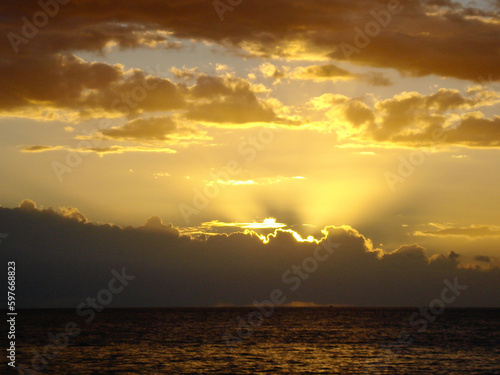 Coucher de soleil sur l'océan, île de La Réunion