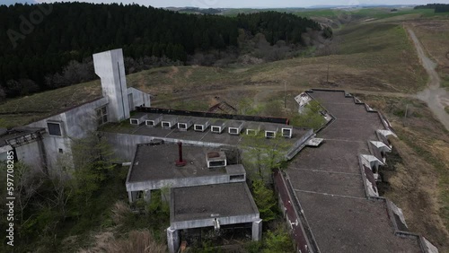 Wallpaper Mural 卑弥呼の里　廃墟　ドローン空撮 Torontodigital.ca