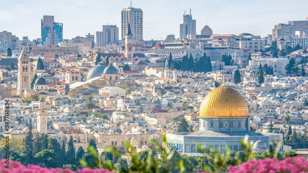 Fototapeta premium Jerusalem, Israel; April 29, 2023 - The Dome Of The Rock Mosque in Jerusalem, Israel. 