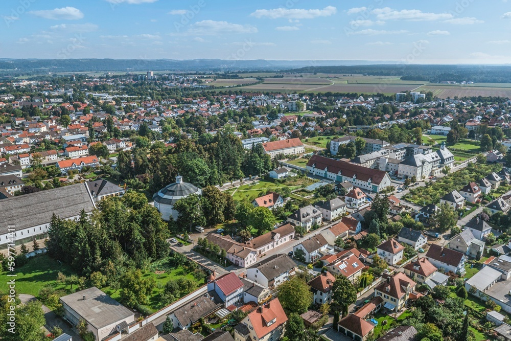 Die Stadt Altötting in der Oberbayerischen Region Inn-Salzach im Luftbild

