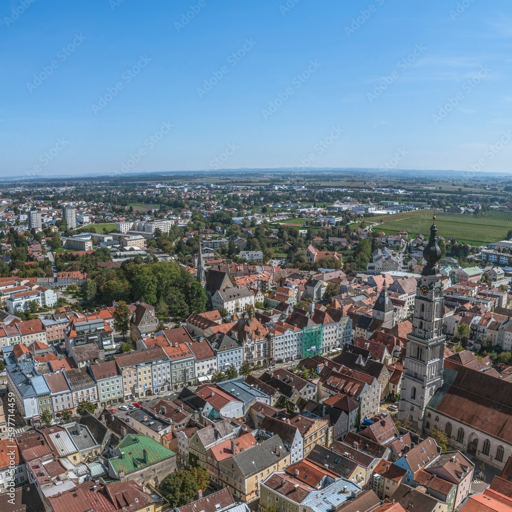 Ausblick auf die Innenstadt von Braunau am Inn im oberösterreichischen Innviertel
