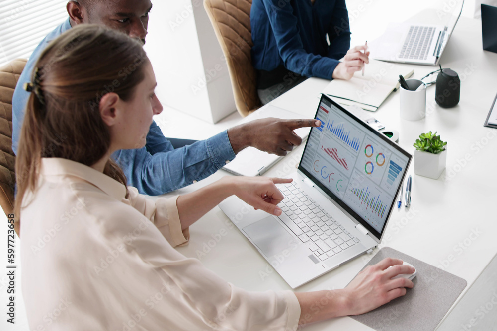 Financial Advisor Group Meeting Examining Financial Advisor Group Meeting Examining
