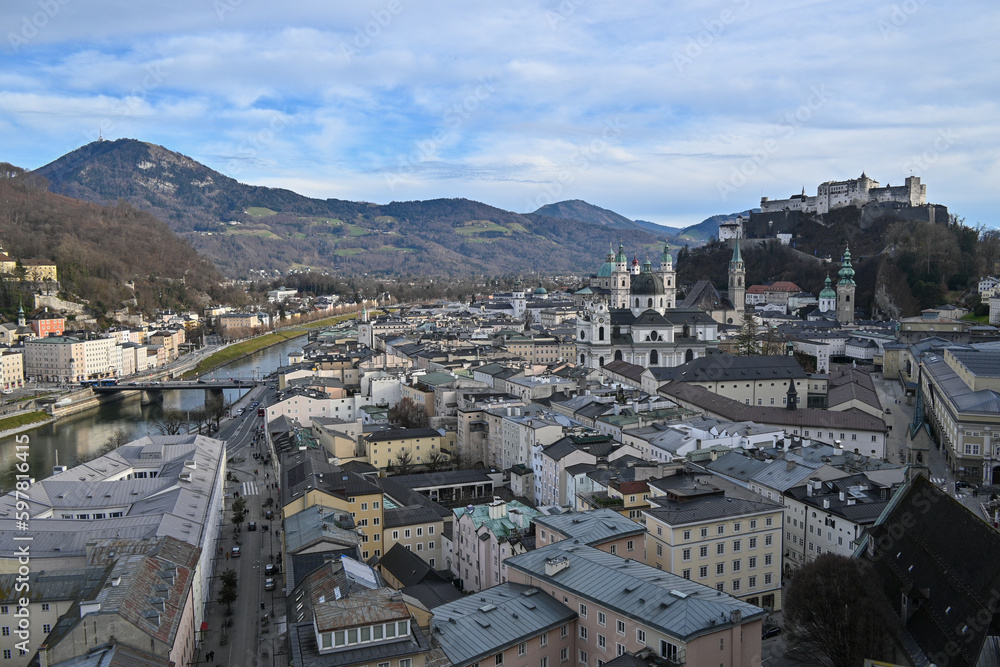 Blick über Salzburg zur Festung