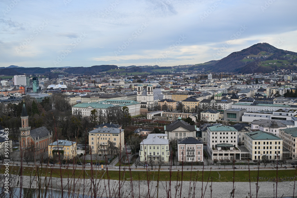 Salzburg mit Blick auf den Kapuzinerberg im Hintergrund