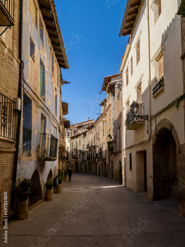 Paseando por las calles de Alca  iz  Teruel-Espa  a 