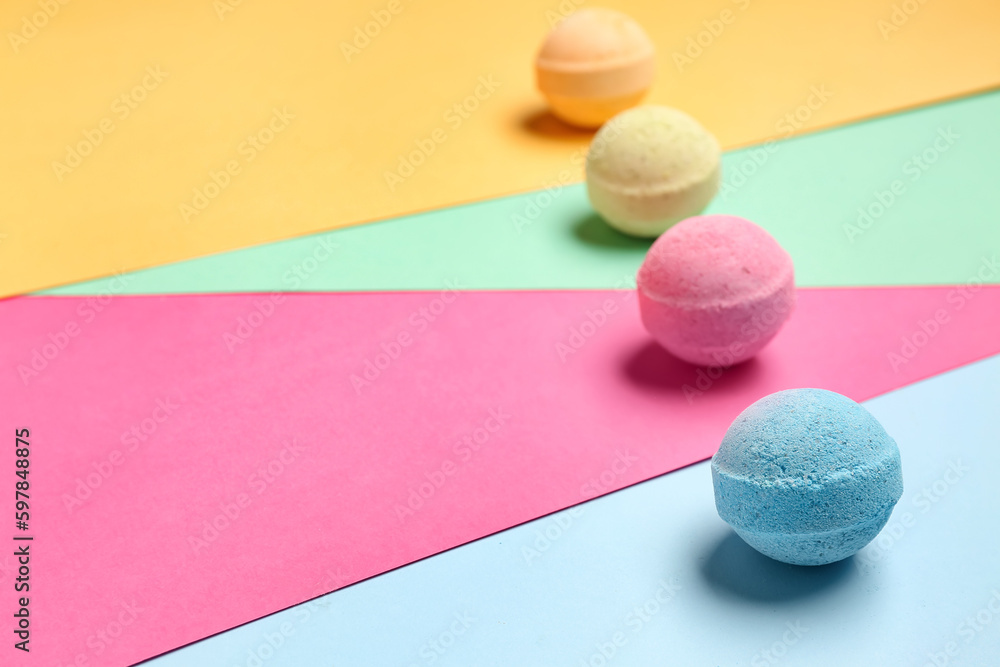 Obraz premium Bath bombs on color background, closeup