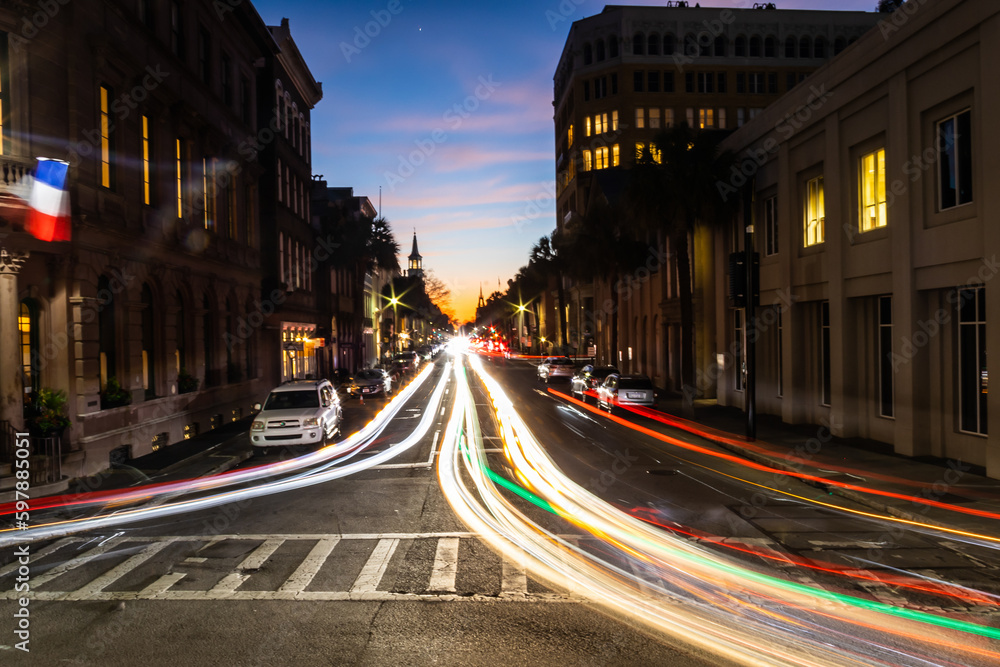 Obraz premium Long exposure of the traffic in Charleston, SC as the vehicals travel down the street and move to the left and right of the camera
