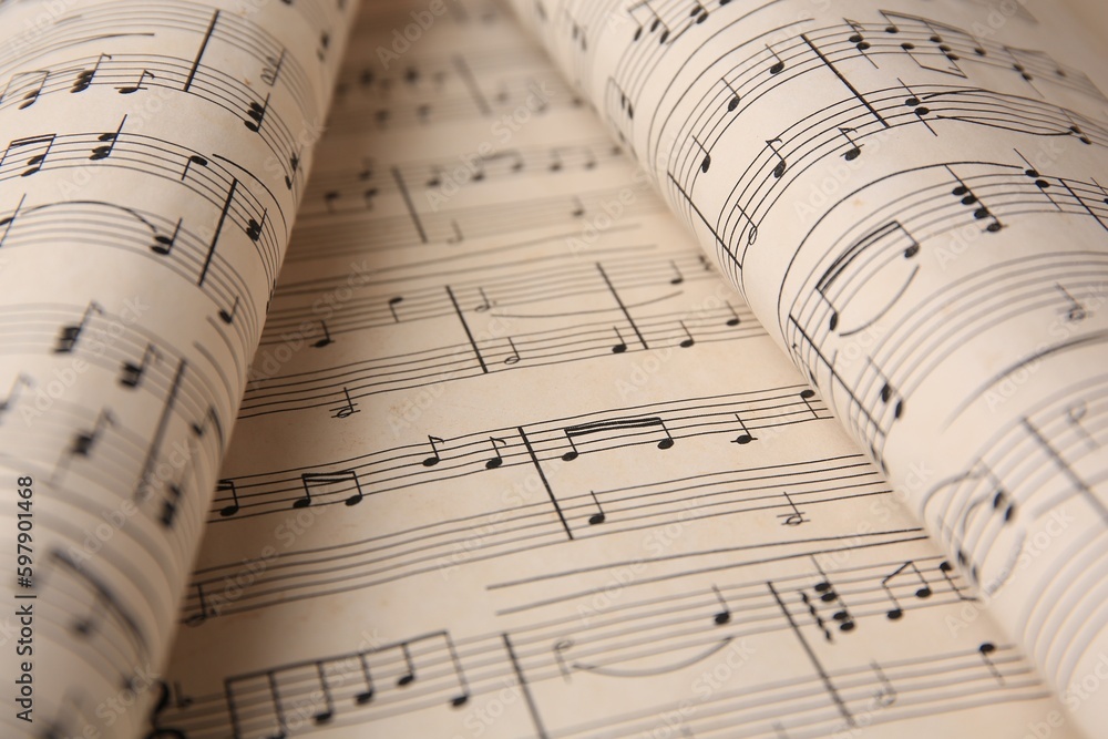 Naklejka premium Closeup view of sheets with music notes