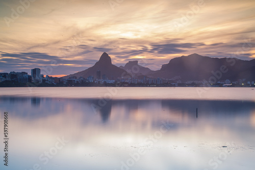 Tableau sur toile sunset at rodrigo de freitas lagoon in Rio de Janeiro, Brazil.