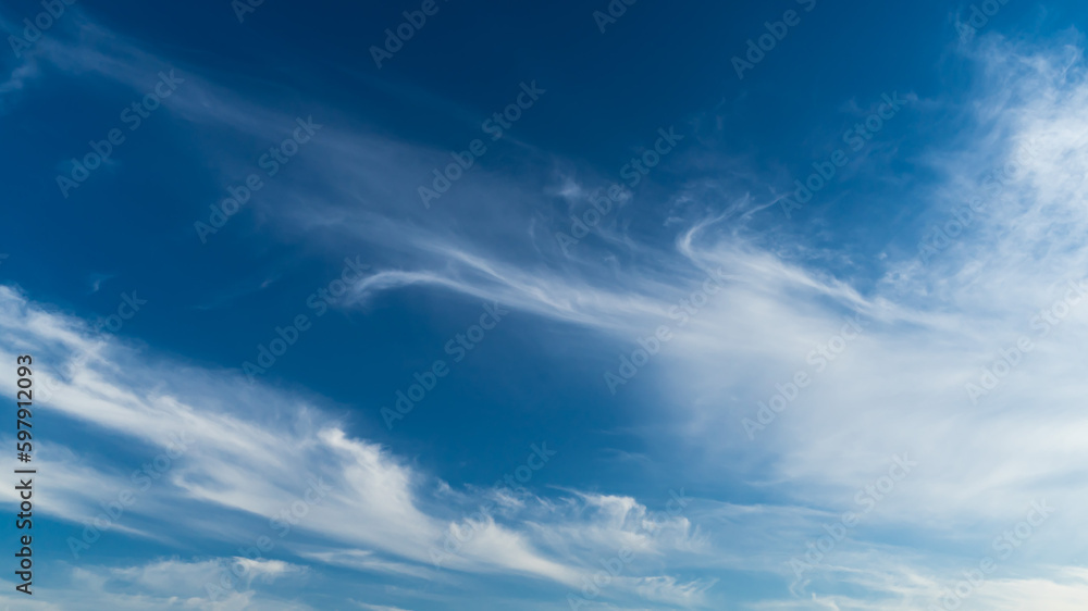 青空と流れるような美しい雲