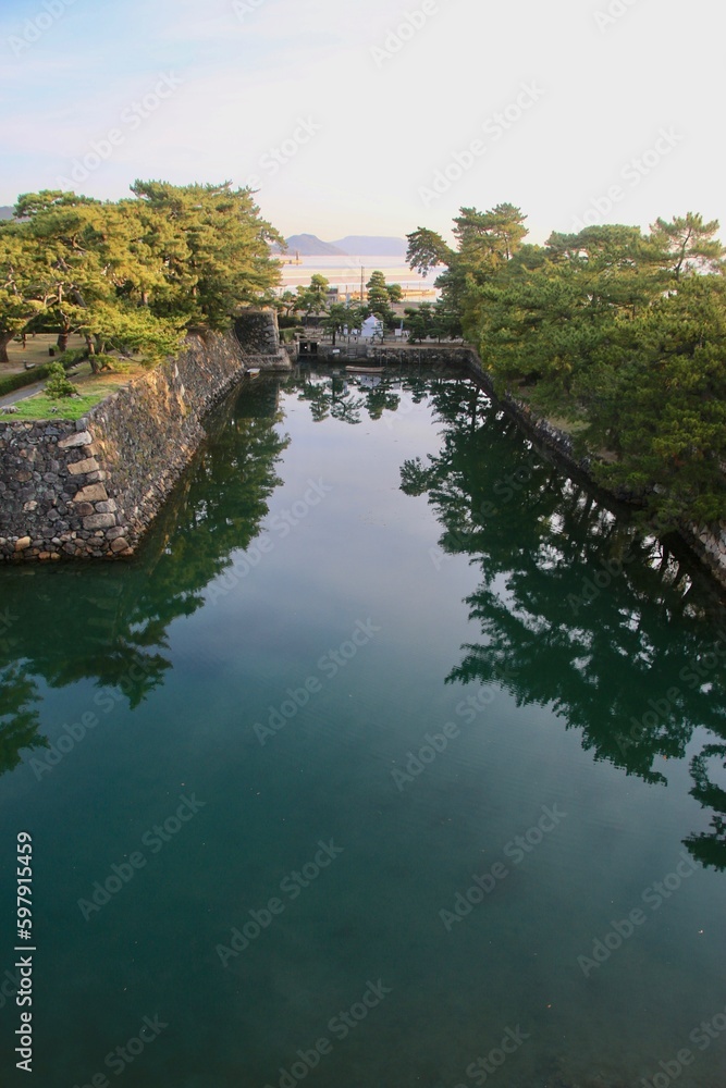 Naklejka premium 高松城跡・内堀・水門（香川県・高松市）