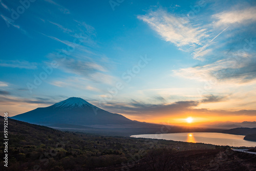 山中湖パノラマ台から富士山と夕景 © 文明 金本