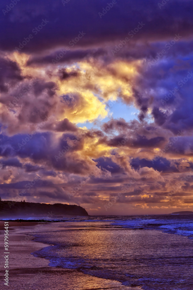 Obraz premium Sea CB Clouds beach vert