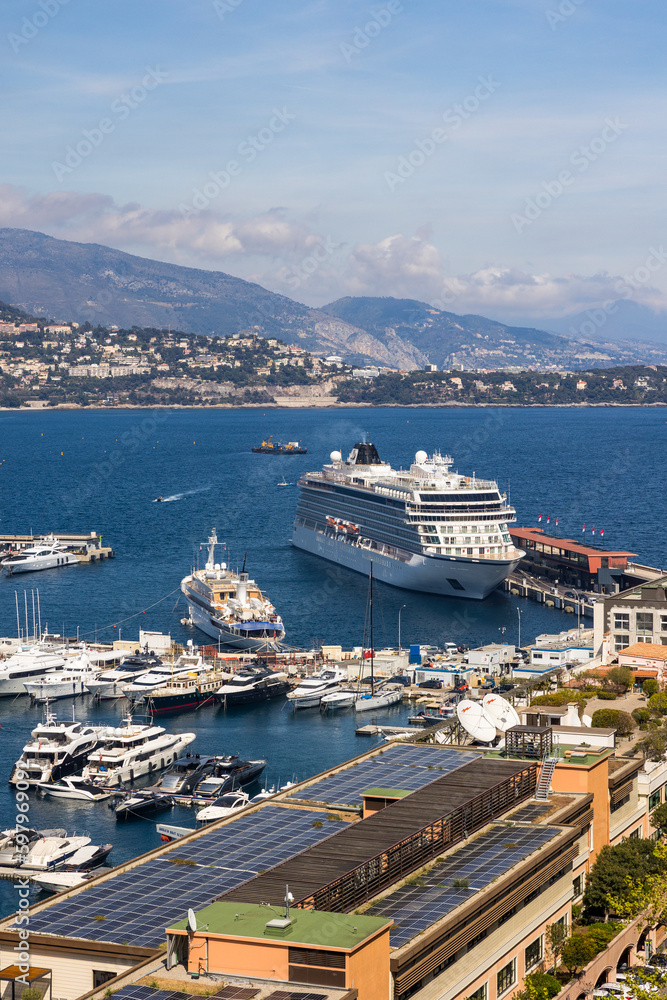 Navire de croisière dans le Port de Monaco