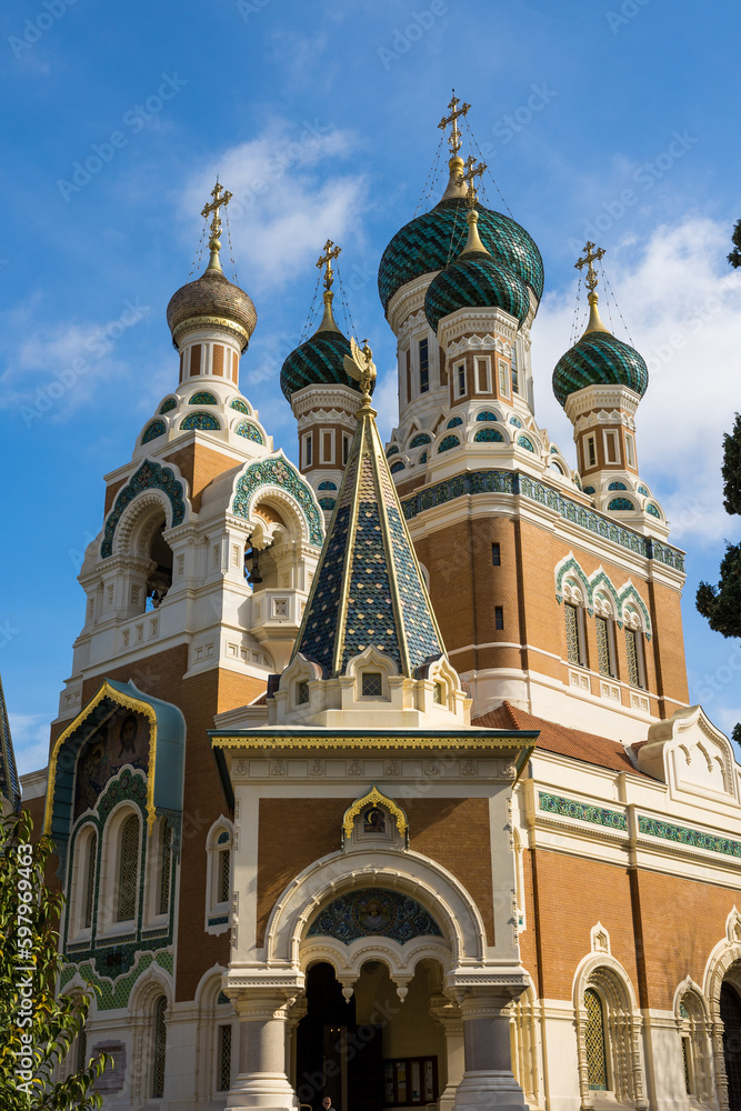 Façade de la Cathédrale orthodoxe russe Saint-Nicolas à Nice depuis l'Avenue Nicolas II