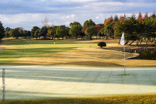 ゴルフコースは一年中手入れが行き届ききれいですが、冬のゴルフコースはまた格別な風景に・・・