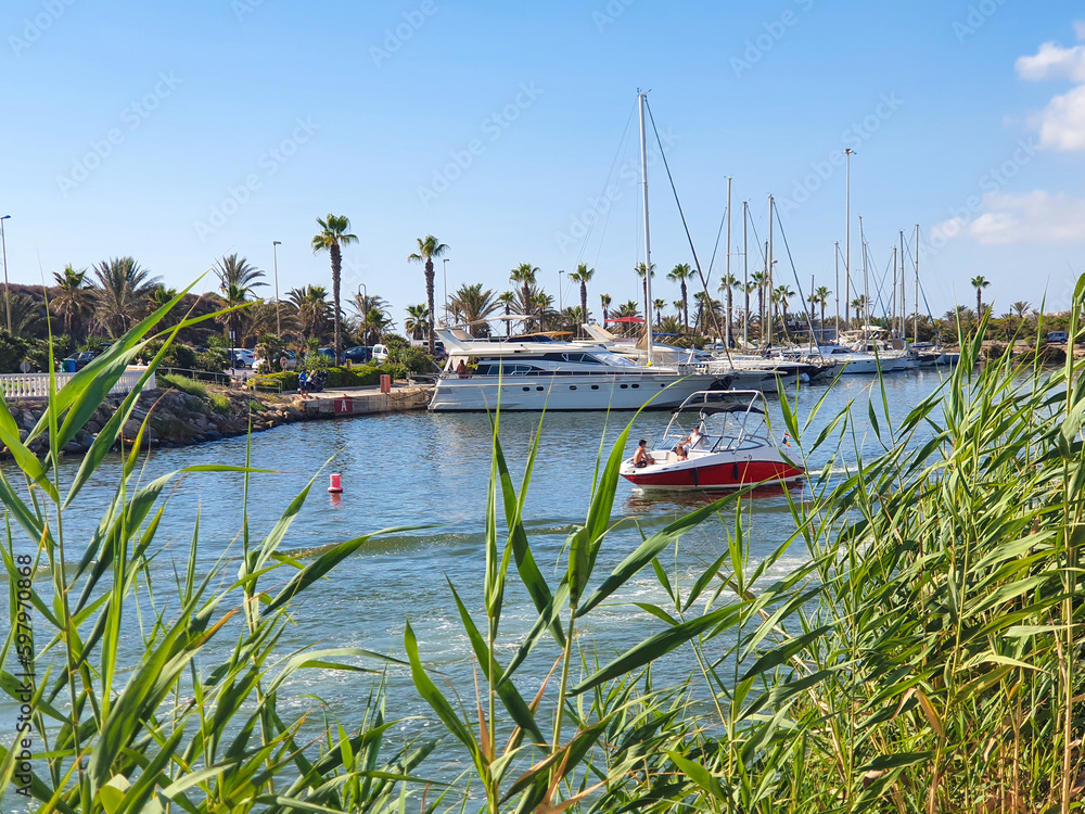 Φωτογραφία Vega Baja del Segura - Guardamar del Segura - Puerto pesquero y deportivo en la