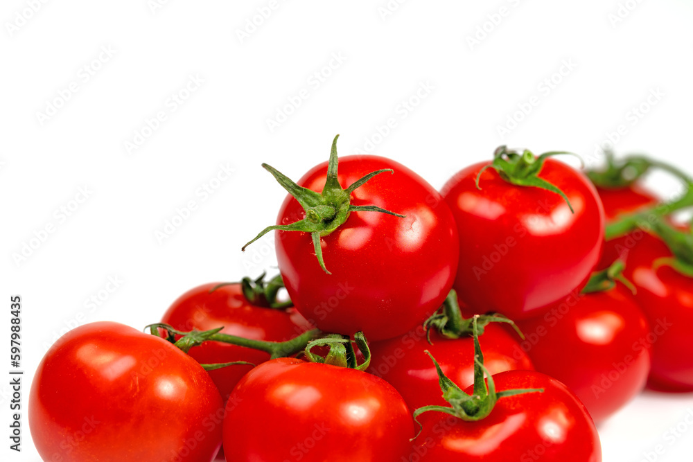 Strauchtomaten isoliert vor weißen Hintergrund Strauchtomaten isoliert vor weißen Hintergrund