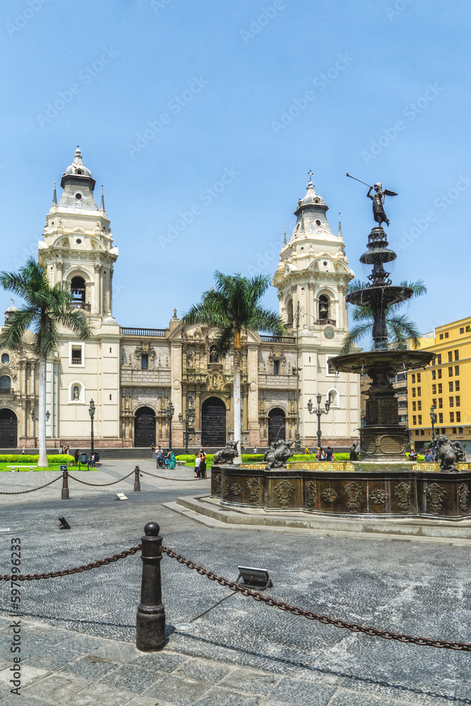 Obraz premium Municipal Palace of Lima and fountain in Plaza de Armas, Lima, Peru, South America