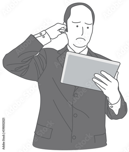 タブレット端末を持って困っている、スーツを着た男性