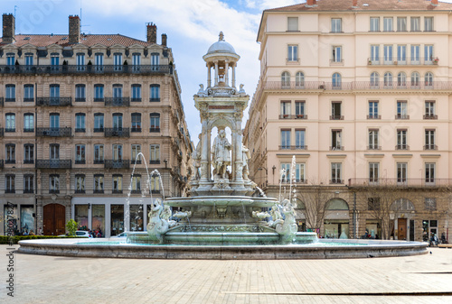 Lyon, place et fontaine des Jacobins photo