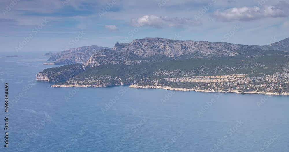 les calanques de marseille avec la ville de Cassis en France les calanques de marseille avec la ville de Cassis en France