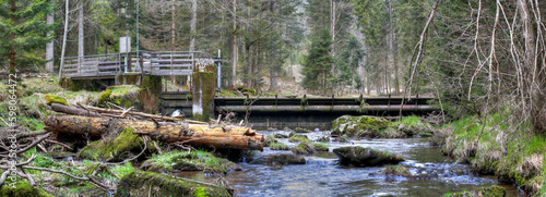 Fotografi A small weir that dams up the river GroÃŸer Regen near the town of Bayerisch Eisenstein in the Bavarian Forest in order to generate electricity with the power of the steadily flowing water