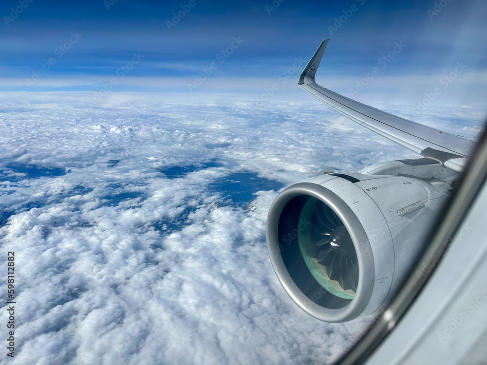 Fototapeta premium Im Flug über den Wolken