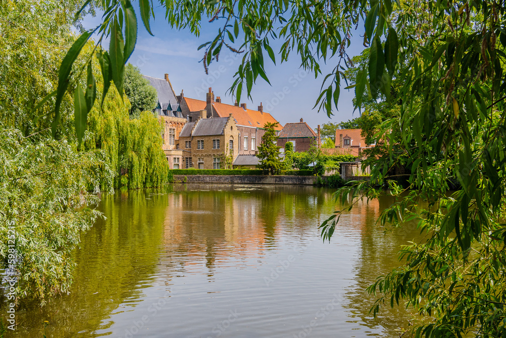 Belgien, Brügge, ein Sommertag in der Stadt mit  Kanälen und schönen flämischen Häusern