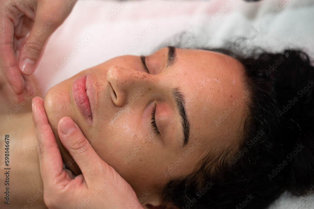 massage du visage en soin esthétique massage du visage en soin esthétique